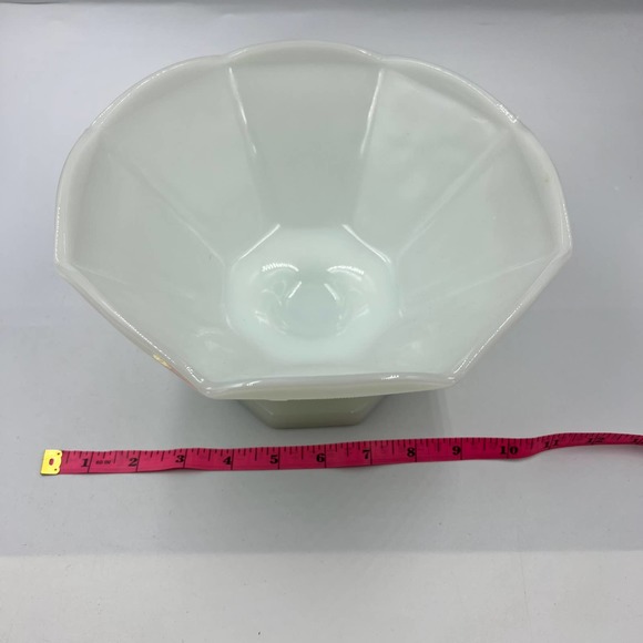 Vintage White Milk Glass Grapes Leaves Serving Decorative Pedestal Bowl - Picture 5 of 8